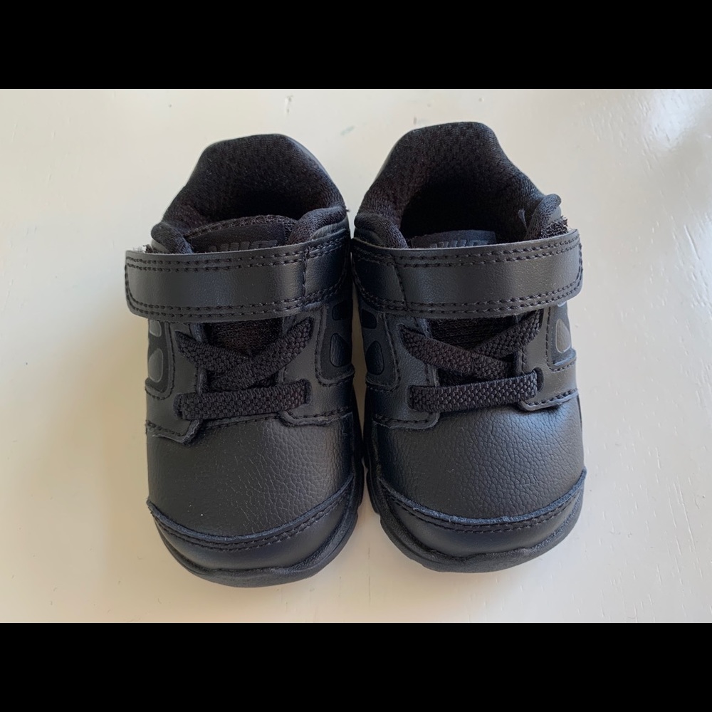 BRAND NEW Nike Sneakers (Size C3)